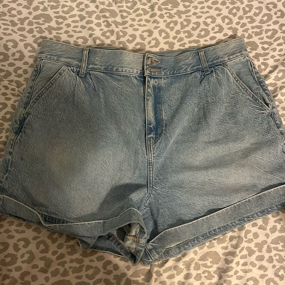 Women's American Eagle High-Rise Mom Short - Size 18